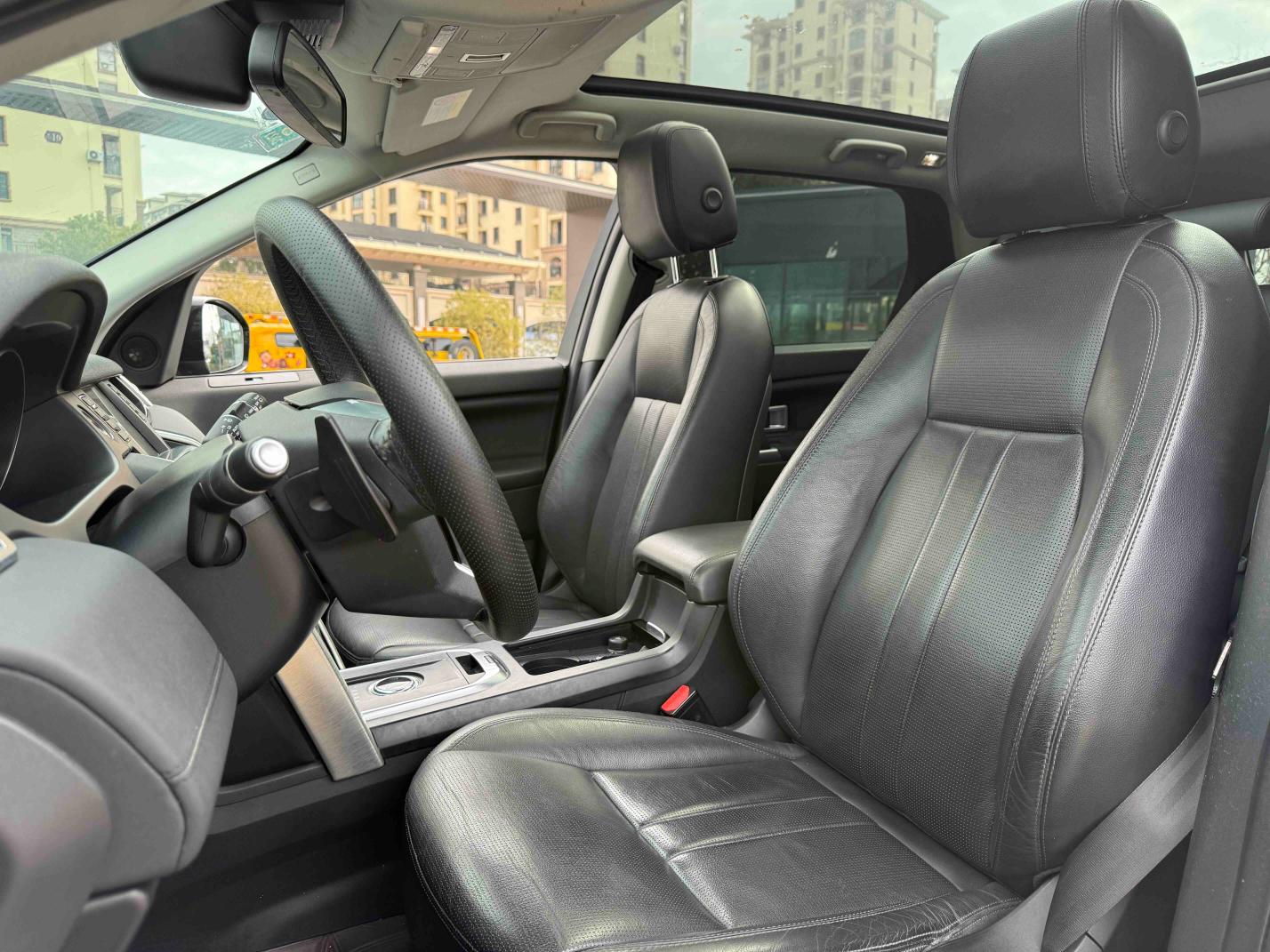 Land Rover Discovery Sport 2019 thumb 11