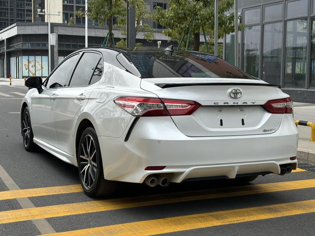 Toyota Camry 2022 thumb 3