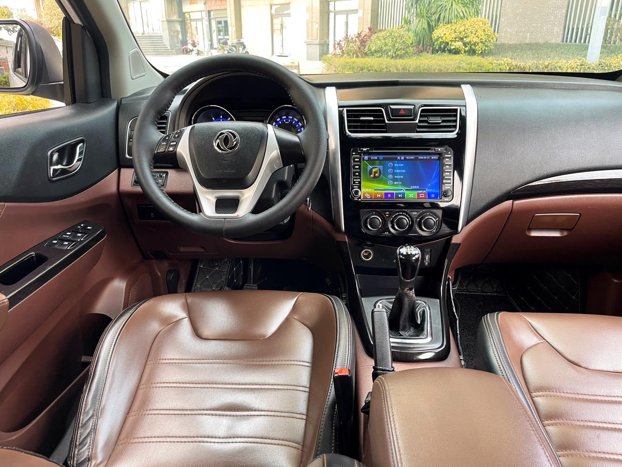 Dongfeng Fengxing SX6 2016 thumb 12