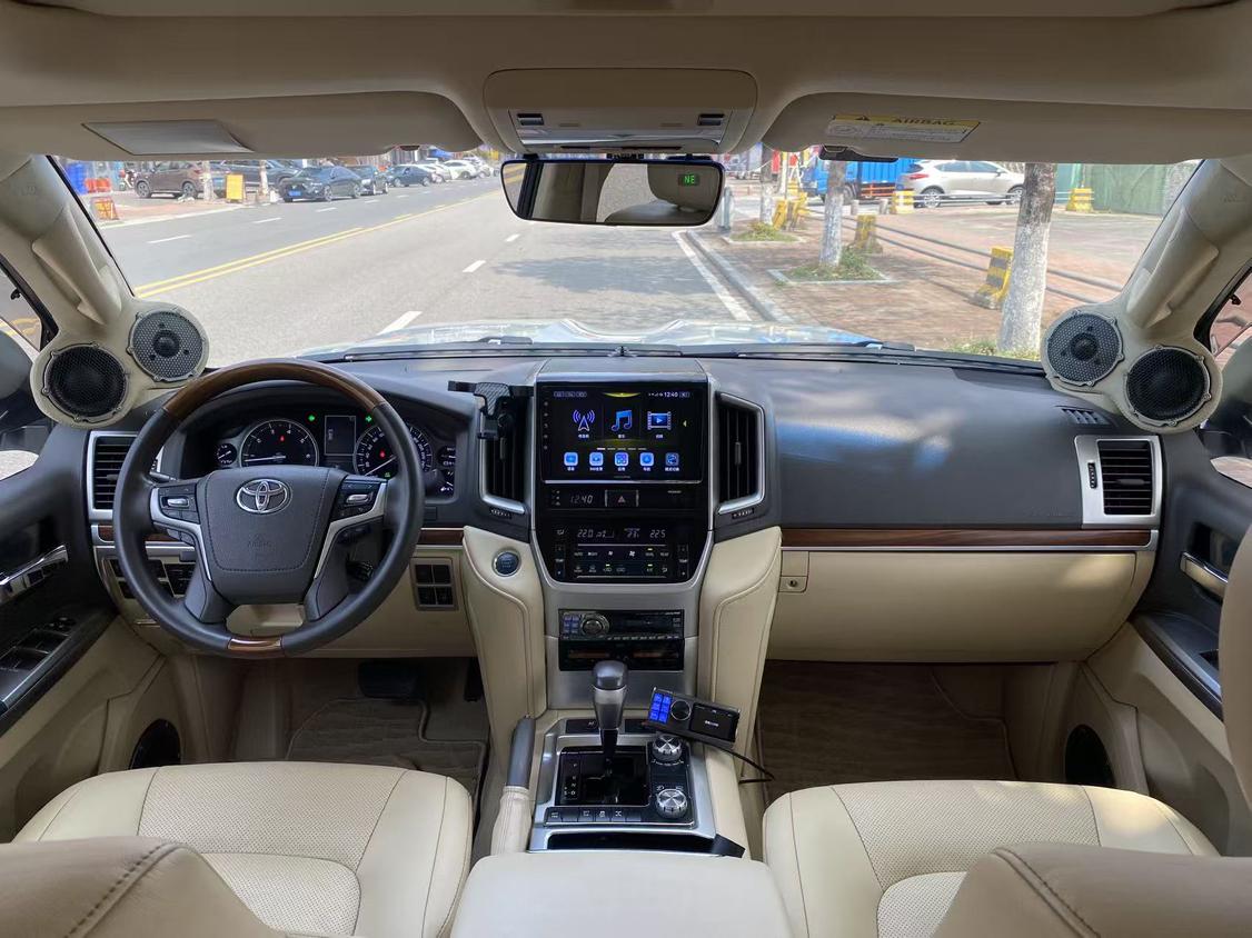 Toyota Land Cruiser 2017 thumb 10