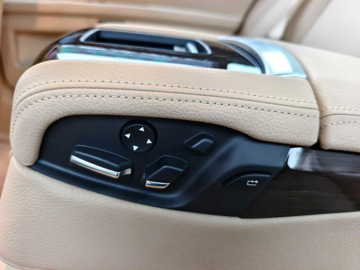 BMW 7 серии 2011 thumb 7