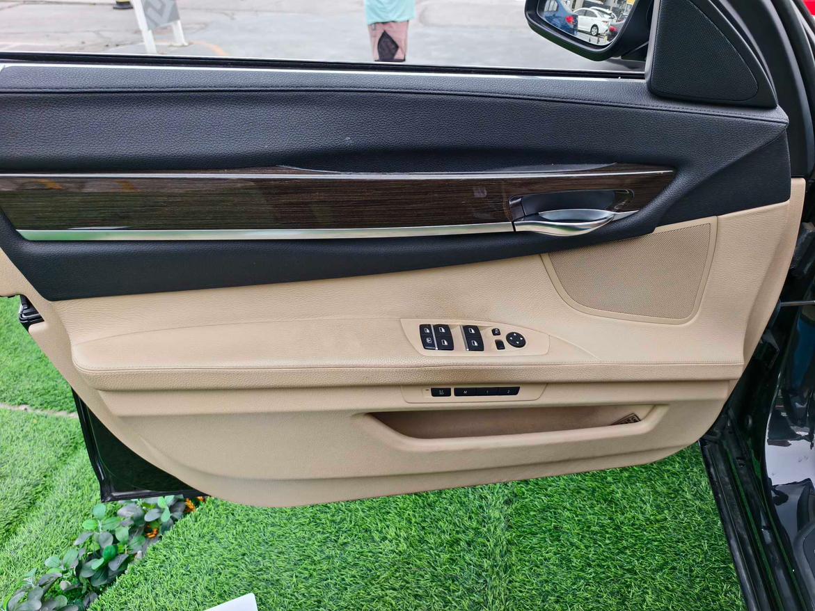 BMW 7 серии 2011 thumb 8