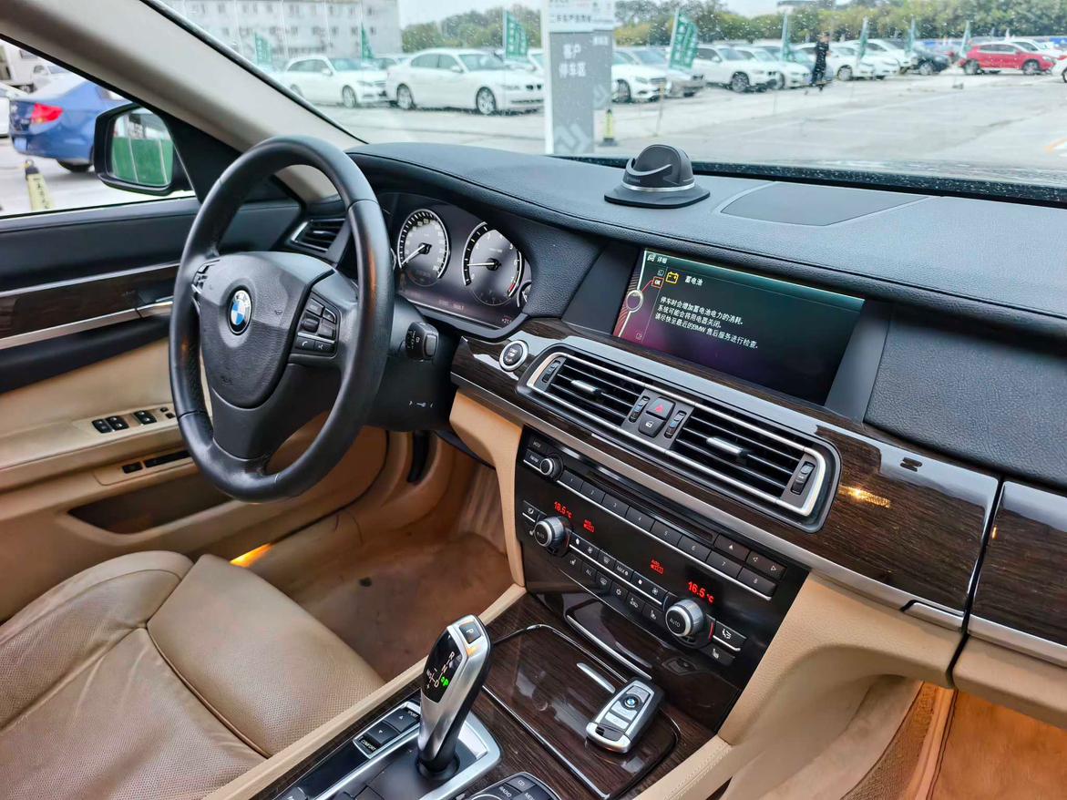 BMW 7 серии 2011 thumb 10