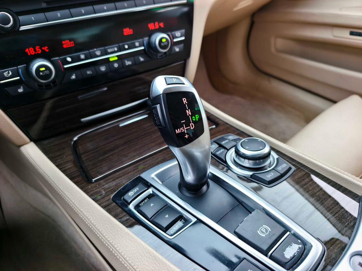 BMW 7 серии 2011 thumb 12