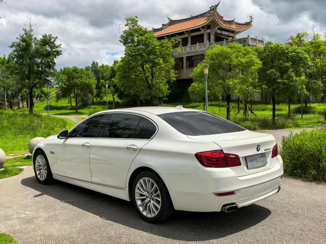 BMW 5 серии 2016 thumb 11