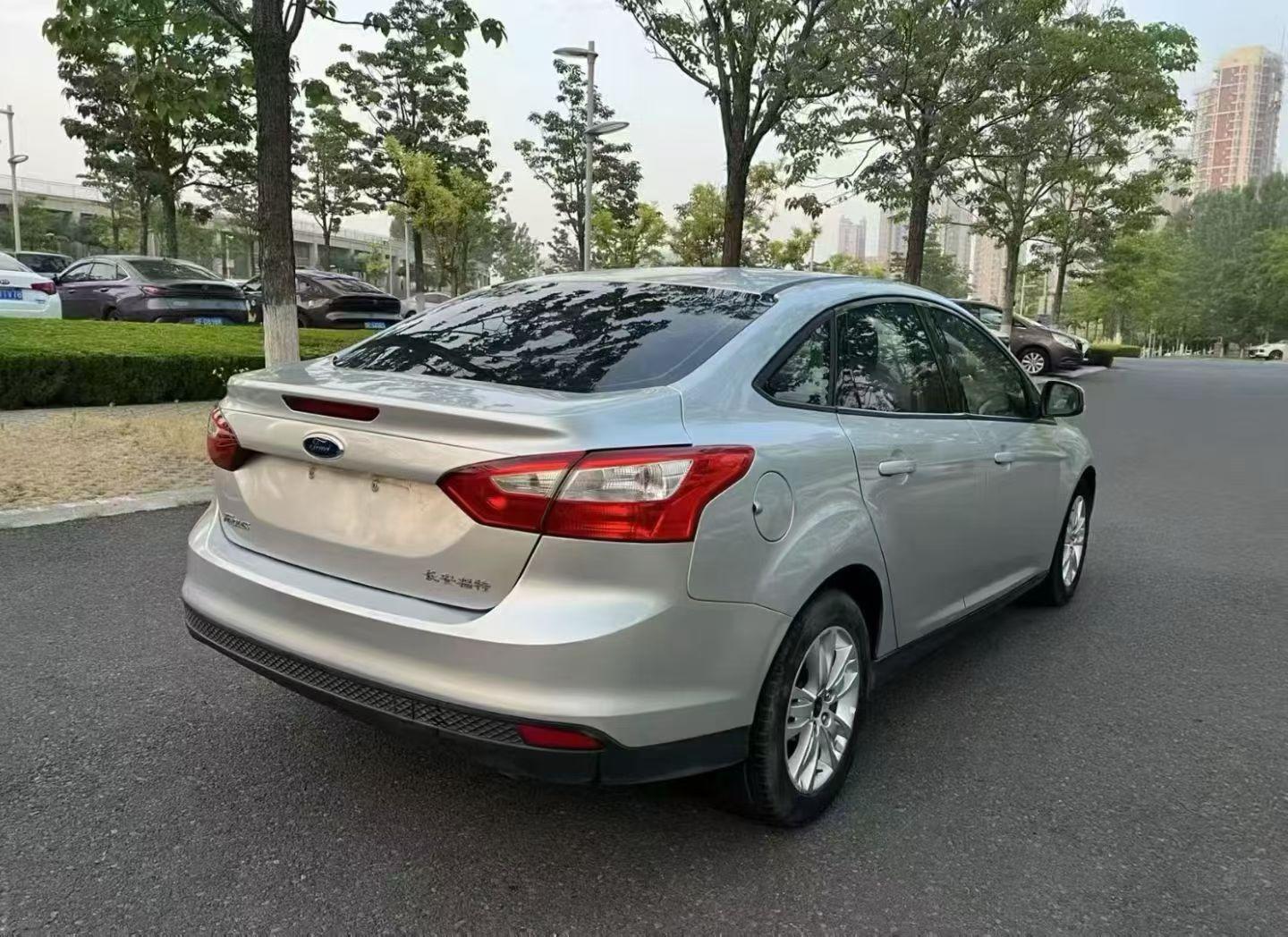 Ford Focus ST 2014 thumb 5