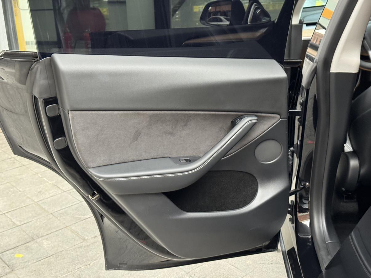 Tesla Model Y 2022 thumb 5