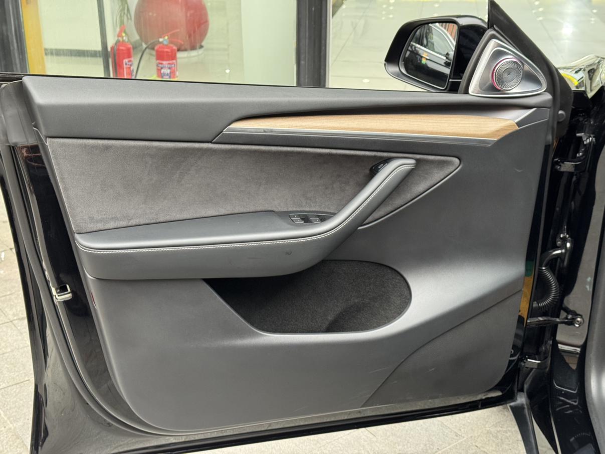 Tesla Model Y 2022 thumb 7