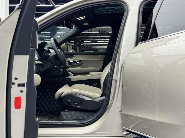 Volvo XC90 2025 thumb 3