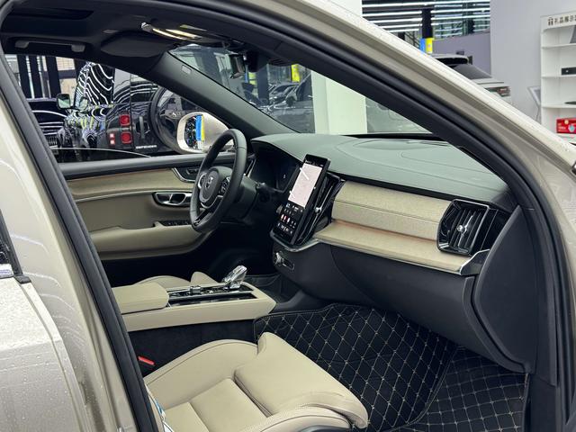 Volvo XC90 2025 thumb 5