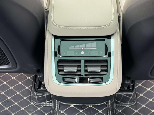 Volvo XC90 2025 thumb 8