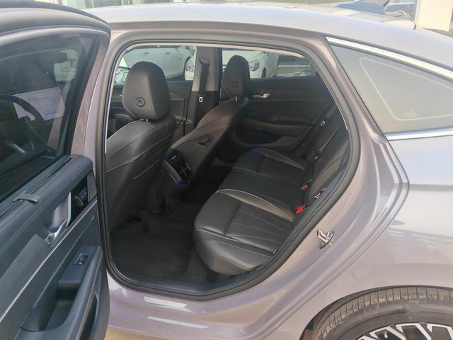 Volkswagen Passat 2025 thumb 5