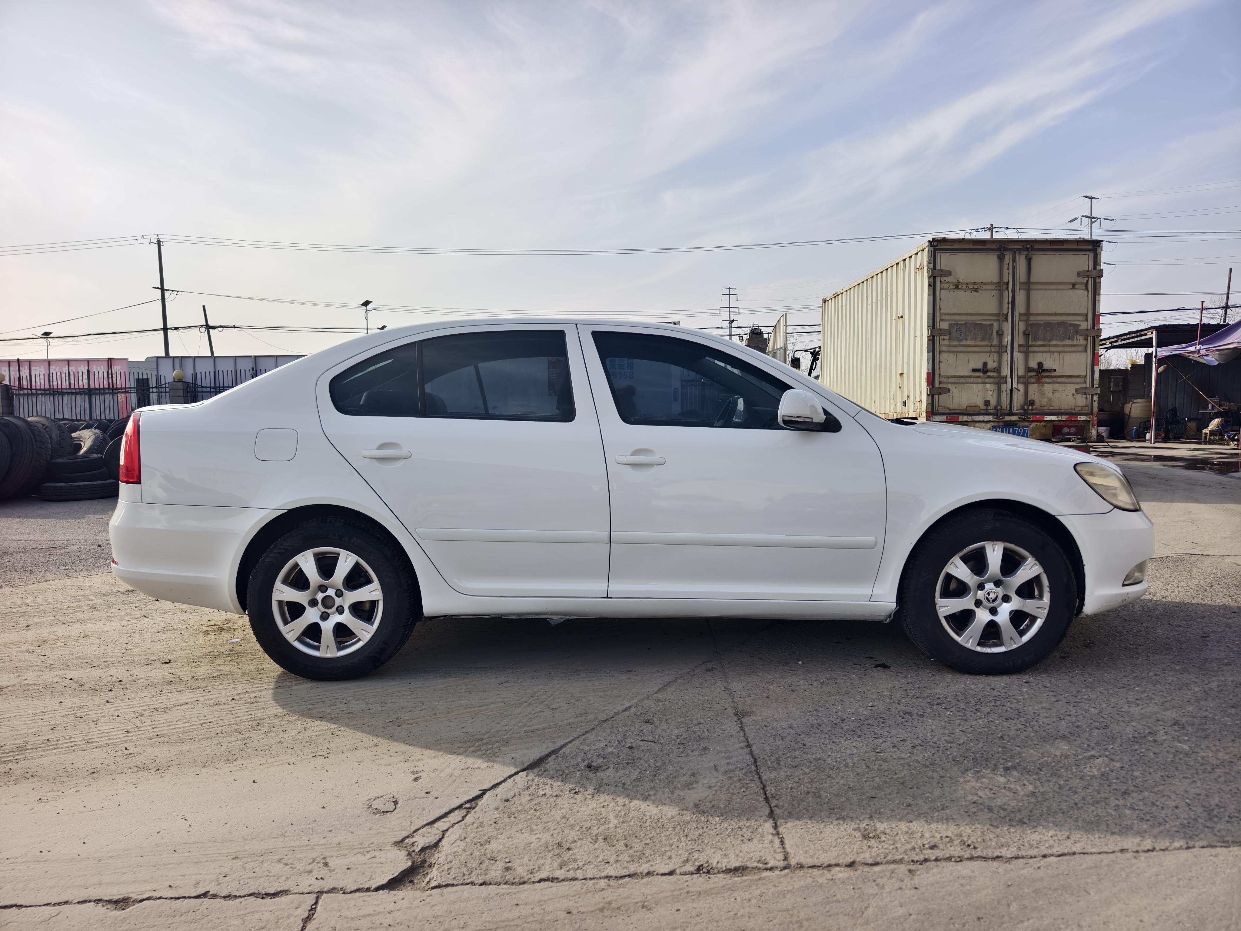 Skoda Octavia 2014 thumb 5