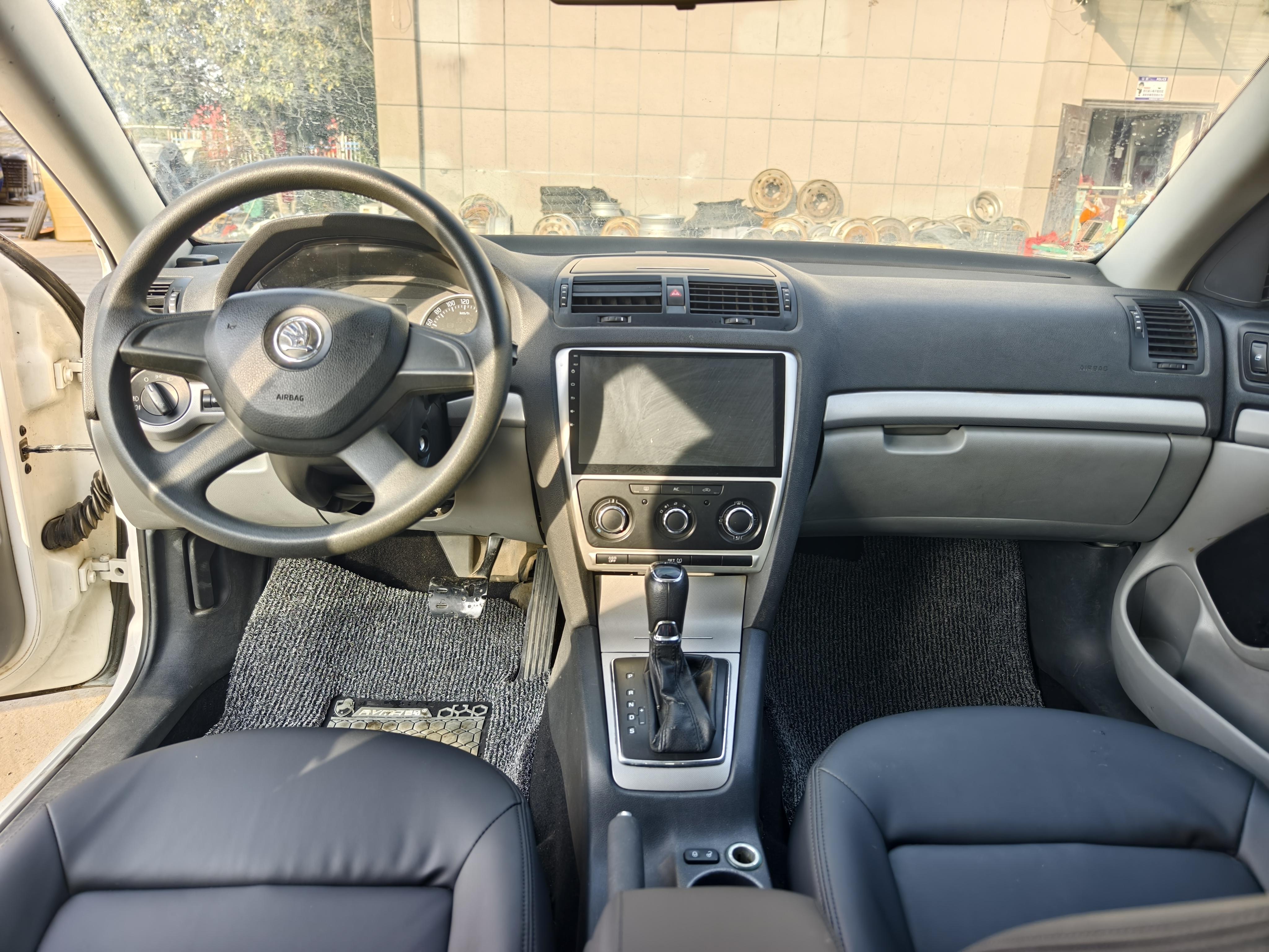 Skoda Octavia 2014 thumb 6