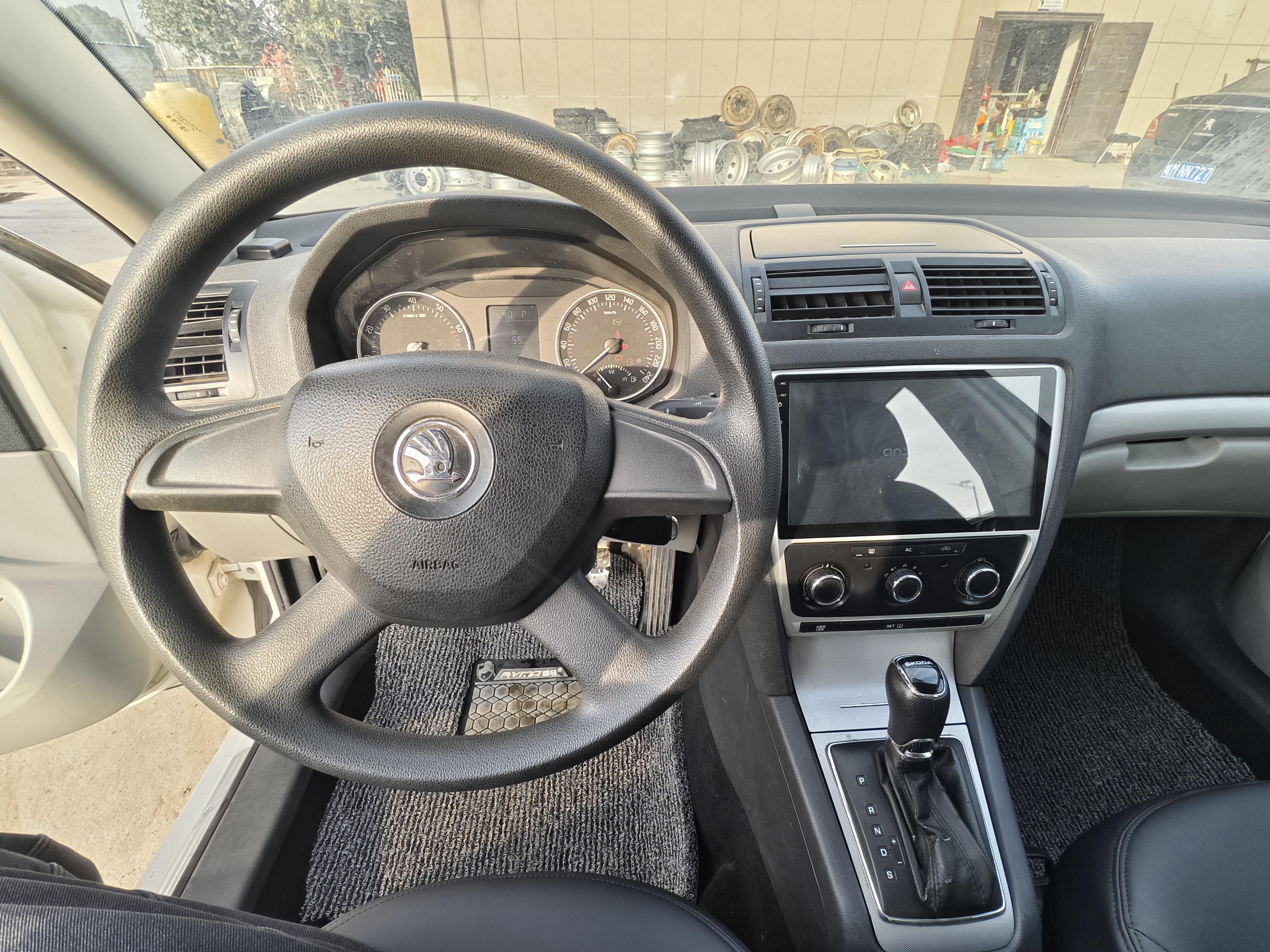 Skoda Octavia 2014 thumb 8