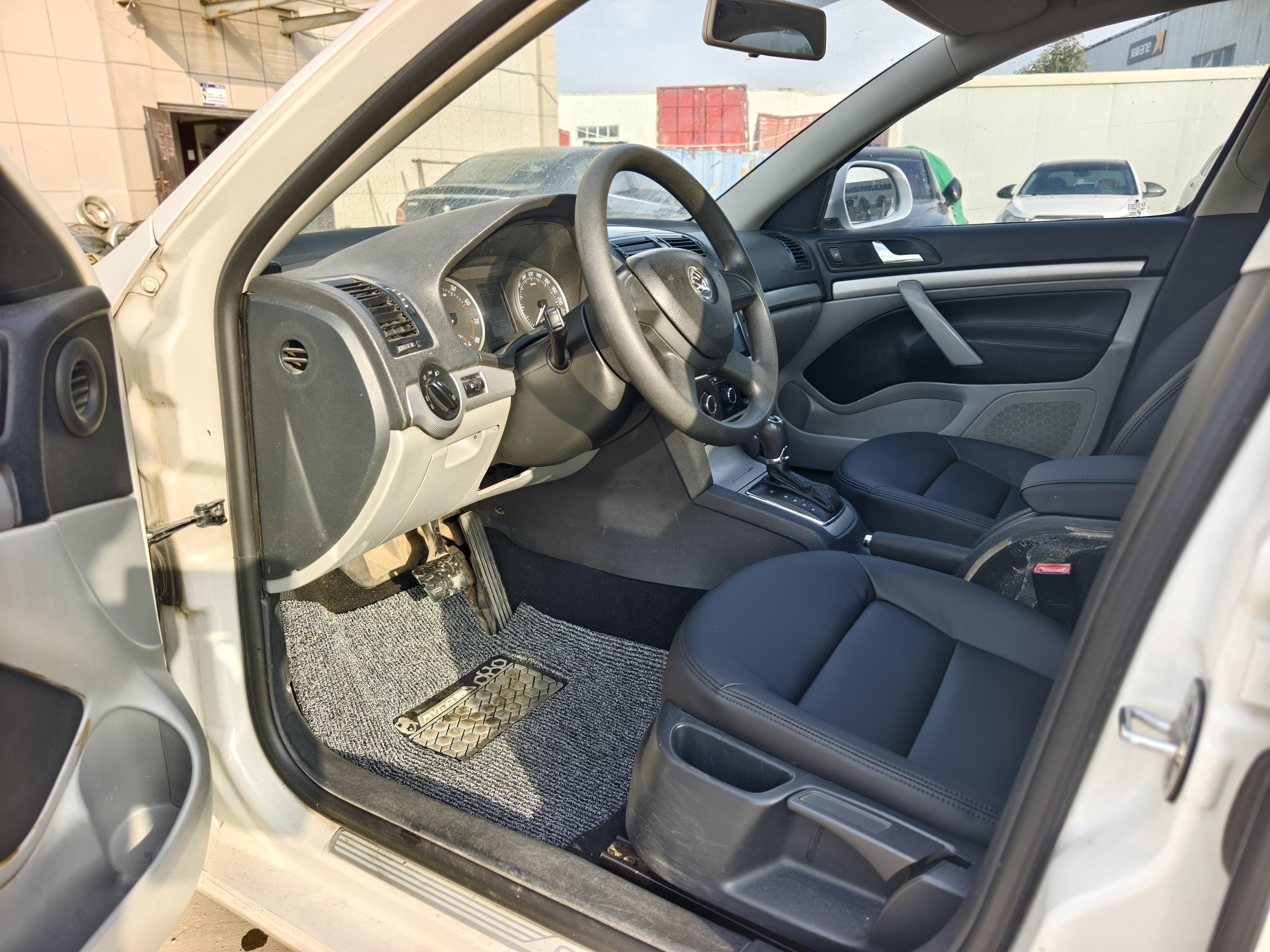 Skoda Octavia 2014 thumb 9