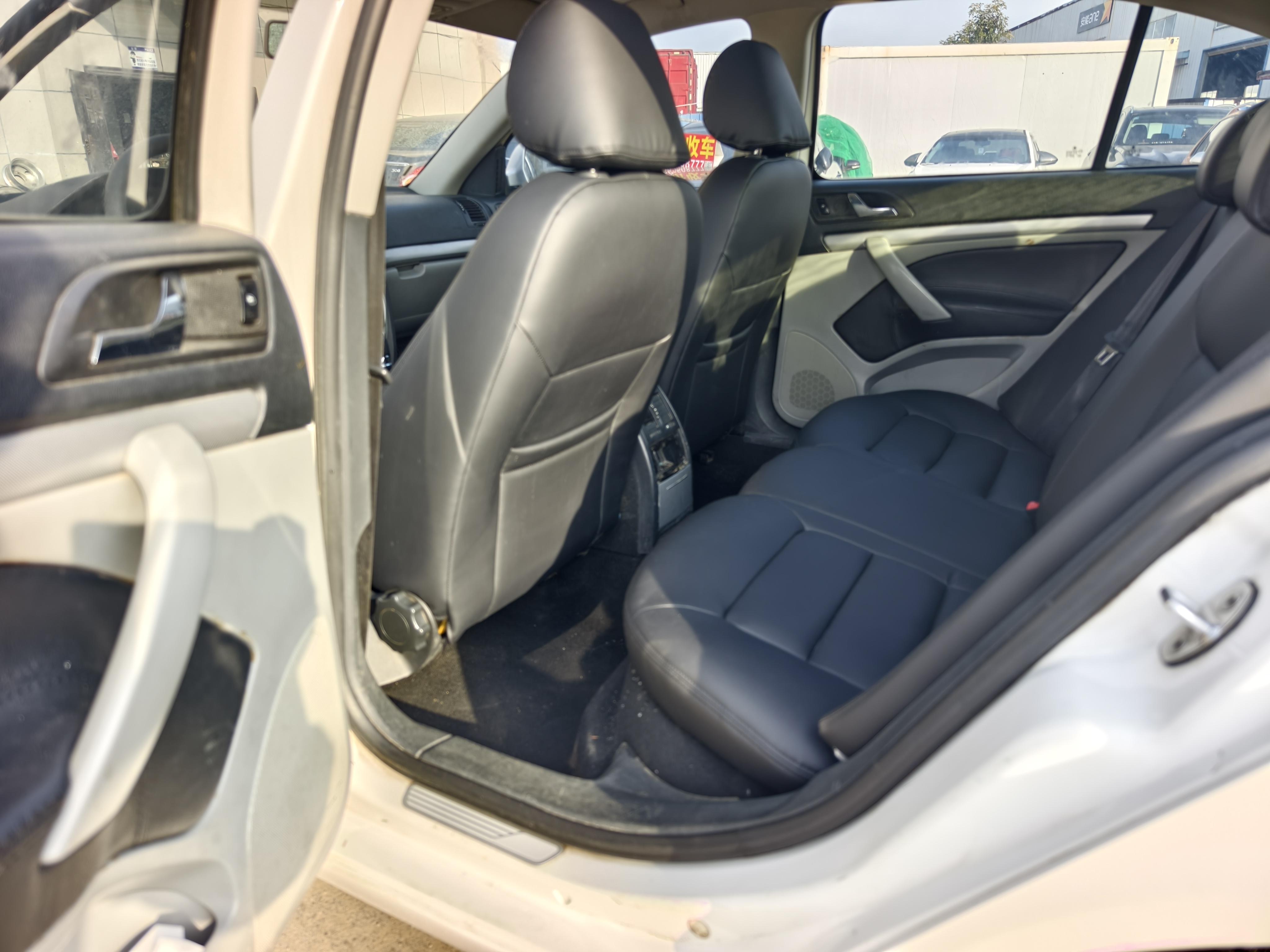 Skoda Octavia 2014 thumb 10