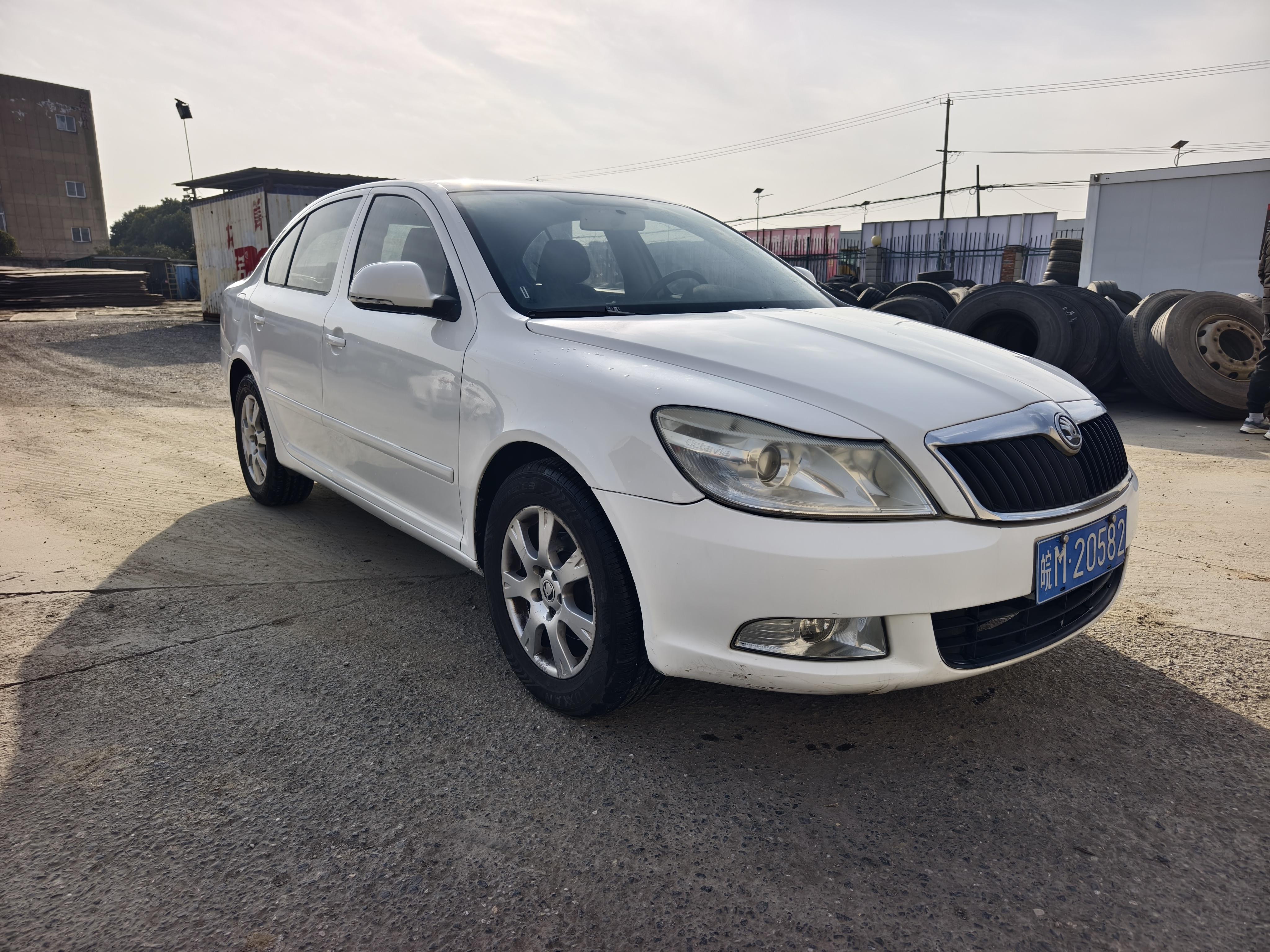 Skoda Octavia 2014 thumb 12