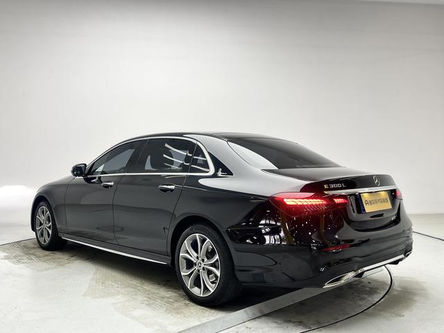 Mercedes-Benz E-Class 2023 thumb 2