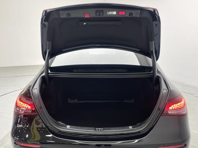 Mercedes-Benz E-Class 2023 thumb 12