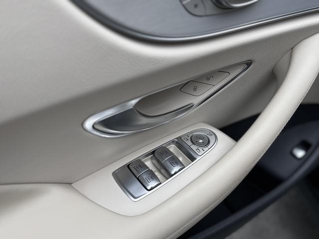 Mercedes-Benz E-Class 2021 thumb 11