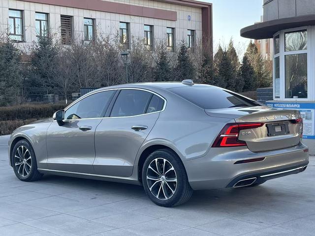 Volvo S60 2021 thumb 4