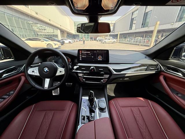 BMW 5 серии 2022 thumb 2