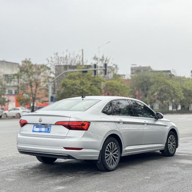 Volkswagen Sagitar 2021 thumb 3