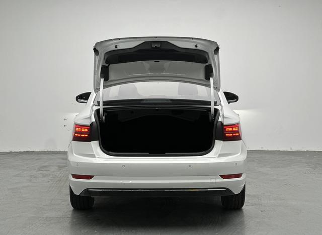 Volkswagen Sagitar 2021 thumb 12