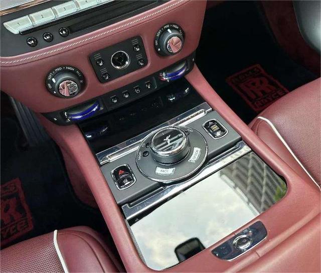 Rolls-Royce Wraith 2019 thumb 5