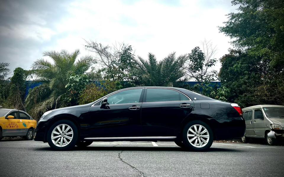 Toyota Crown 2014 thumb 2
