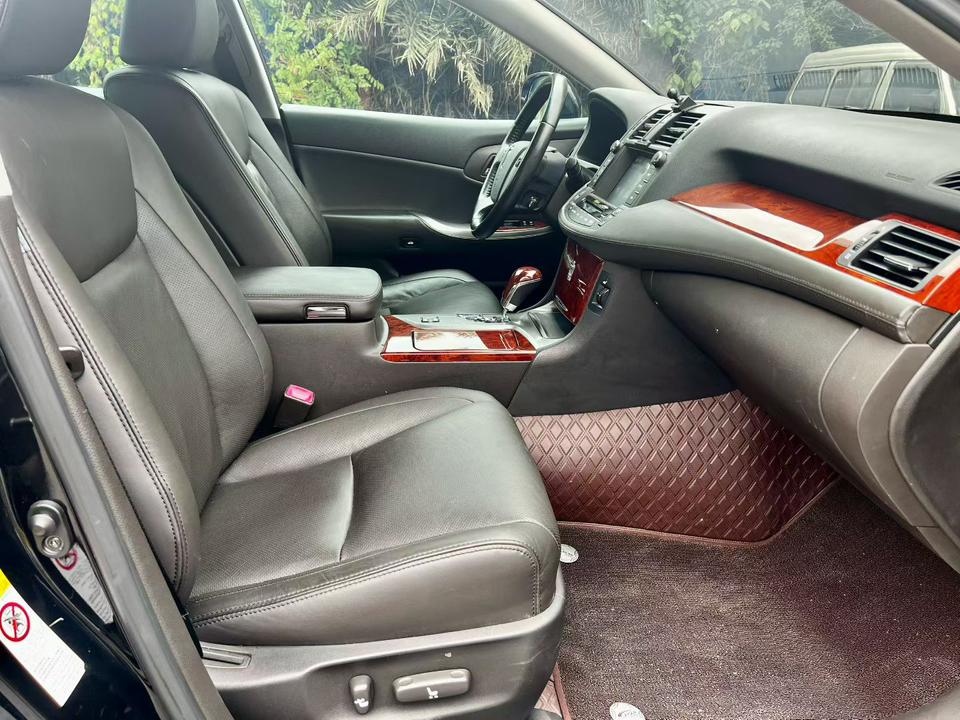 Toyota Crown 2014 thumb 4