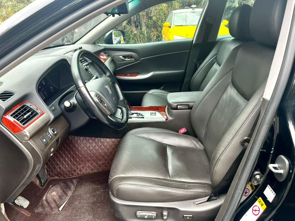 Toyota Crown 2014 thumb 6