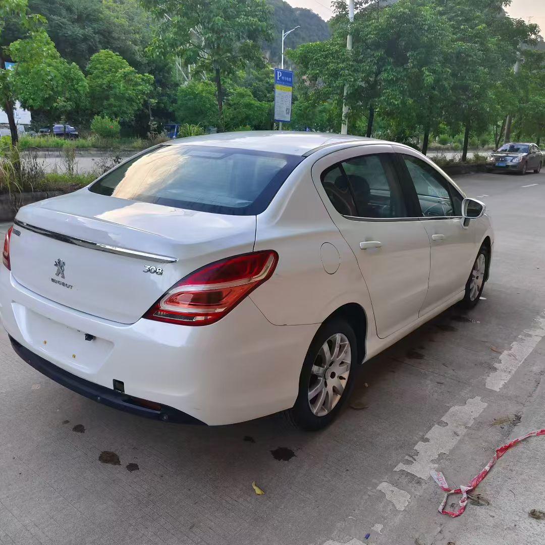 Peugeot 308 2015 thumb 4