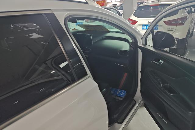 Hyundai Santa Fe 2019 thumb 3