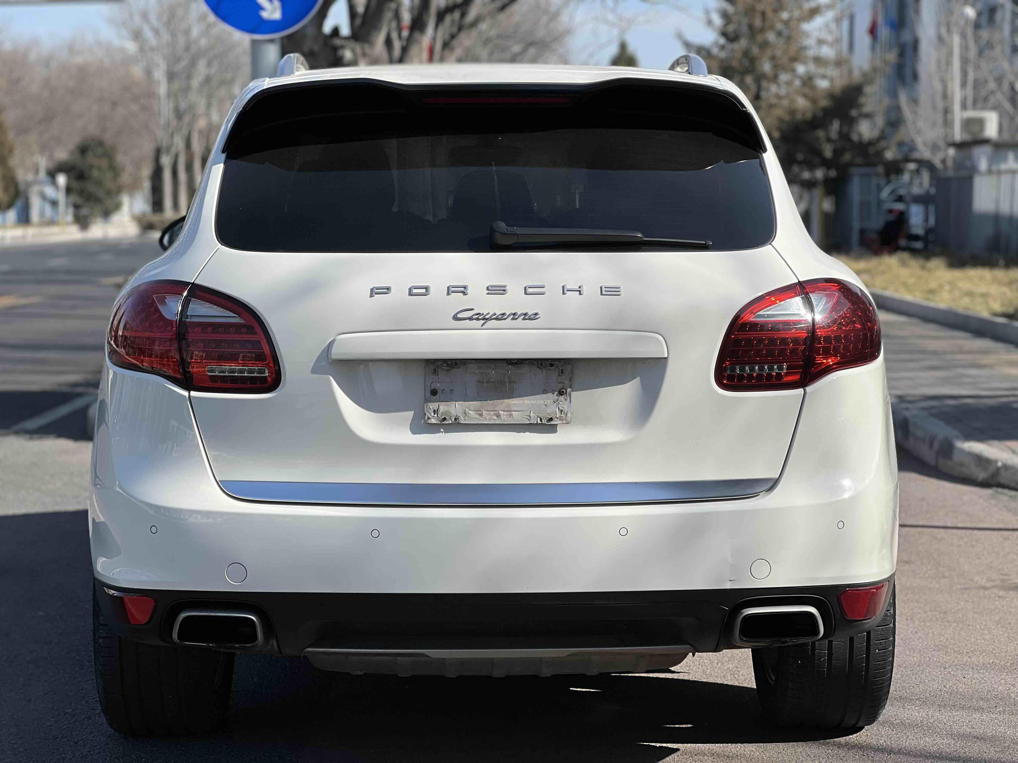 Porsche Cayenne 2011 thumb 3
