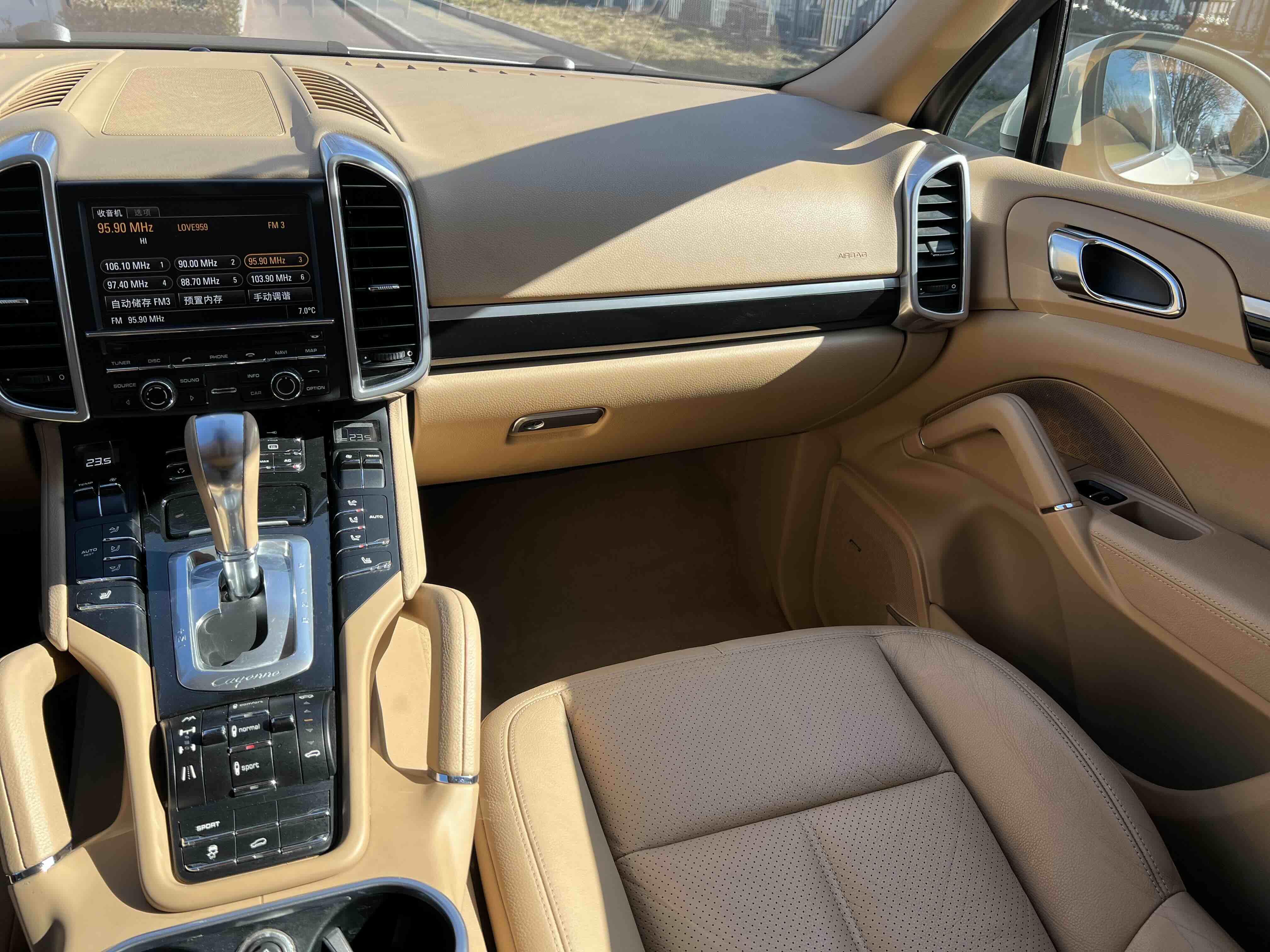 Porsche Cayenne 2011 thumb 7