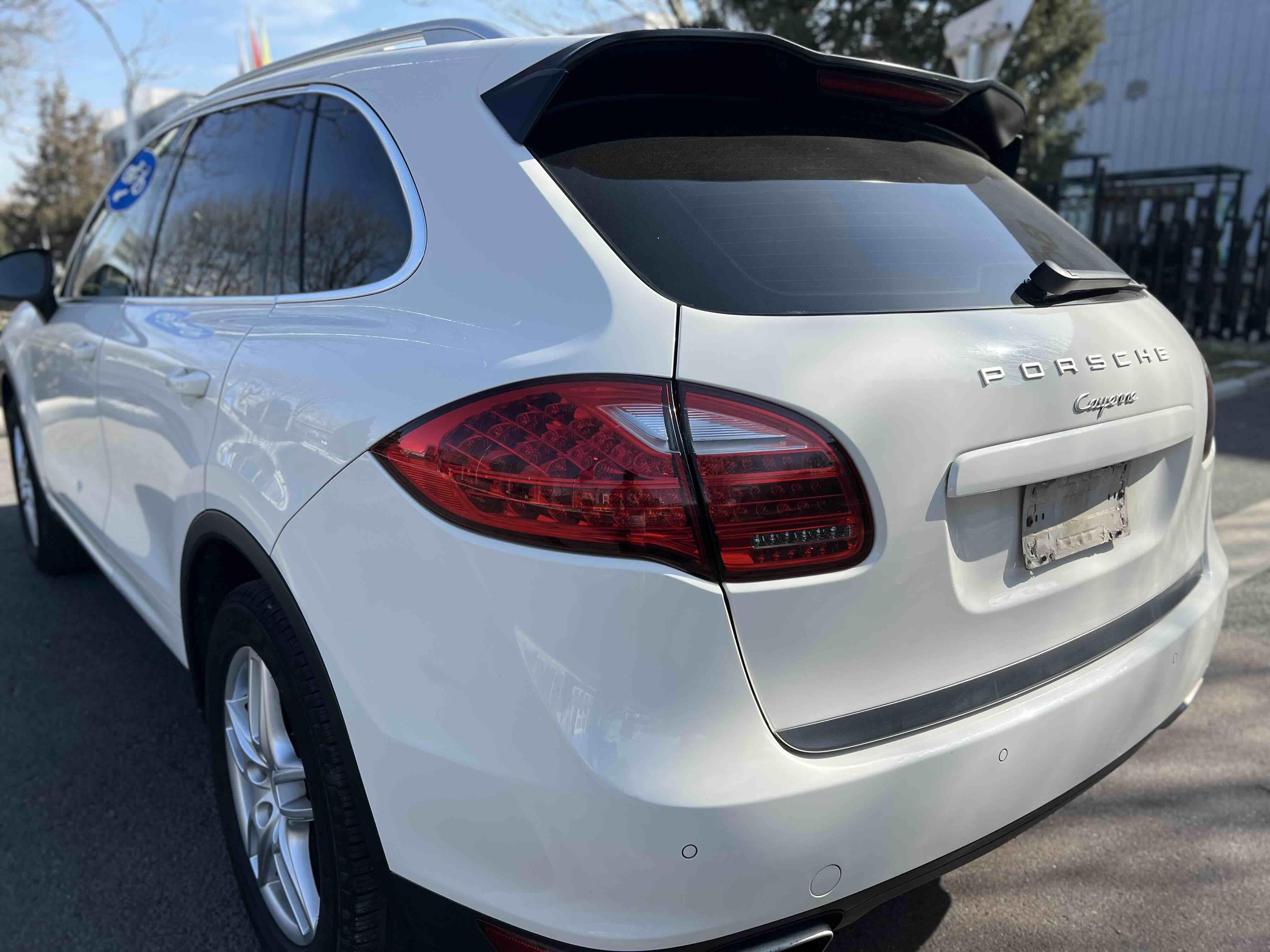 Porsche Cayenne 2011 thumb 9