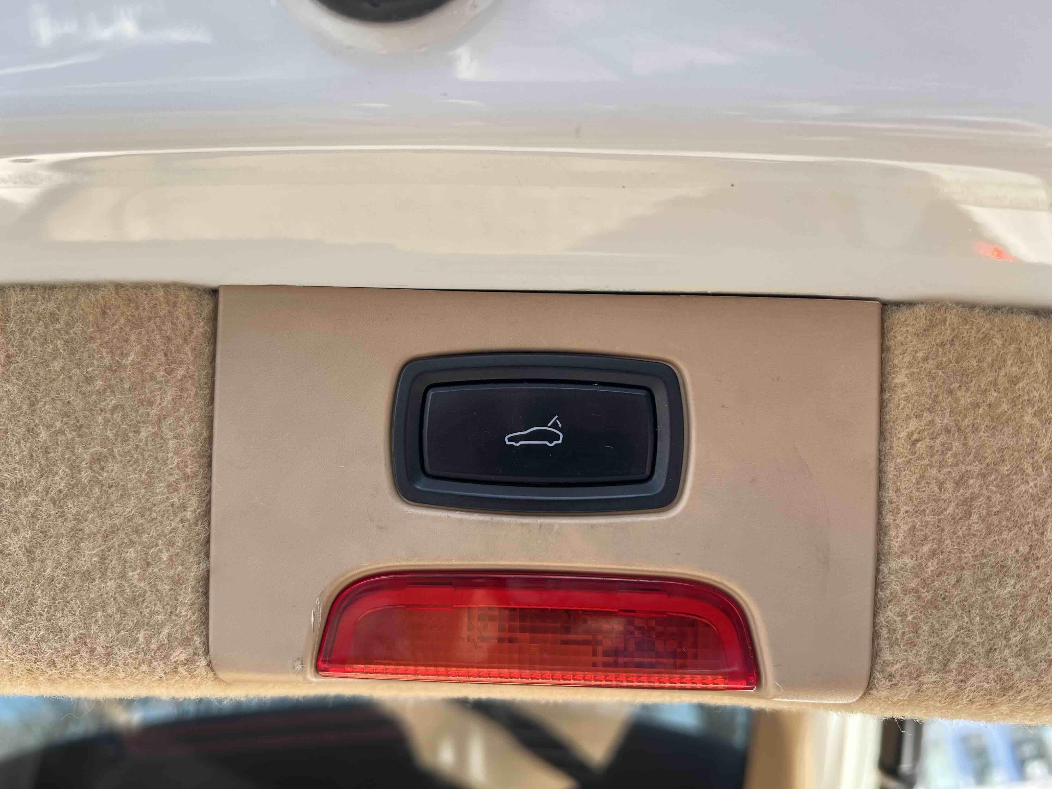 Porsche Cayenne 2011 thumb 12