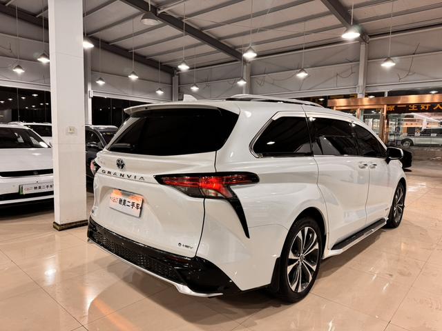 Toyota Granvia 2023 thumb 2