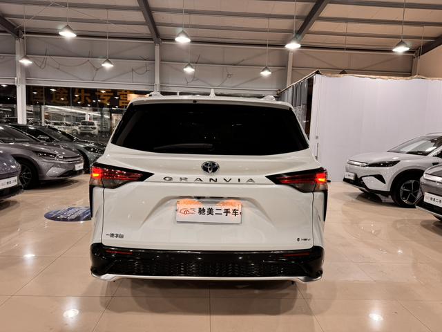 Toyota Granvia 2023 thumb 3