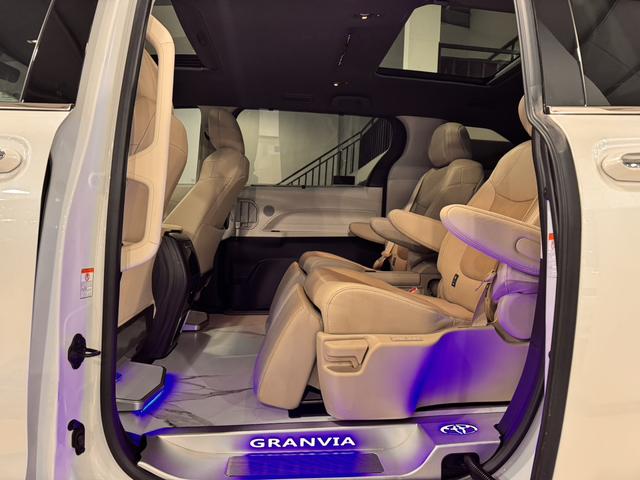 Toyota Granvia 2023 thumb 5