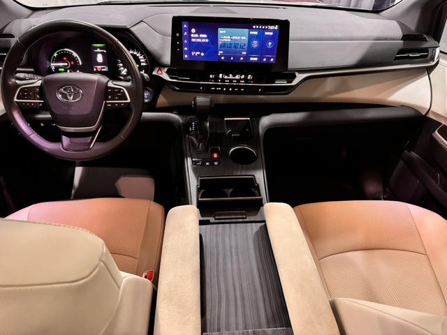 Toyota Granvia 2023 thumb 6