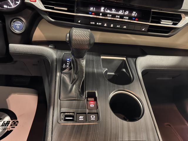 Toyota Granvia 2023 thumb 8