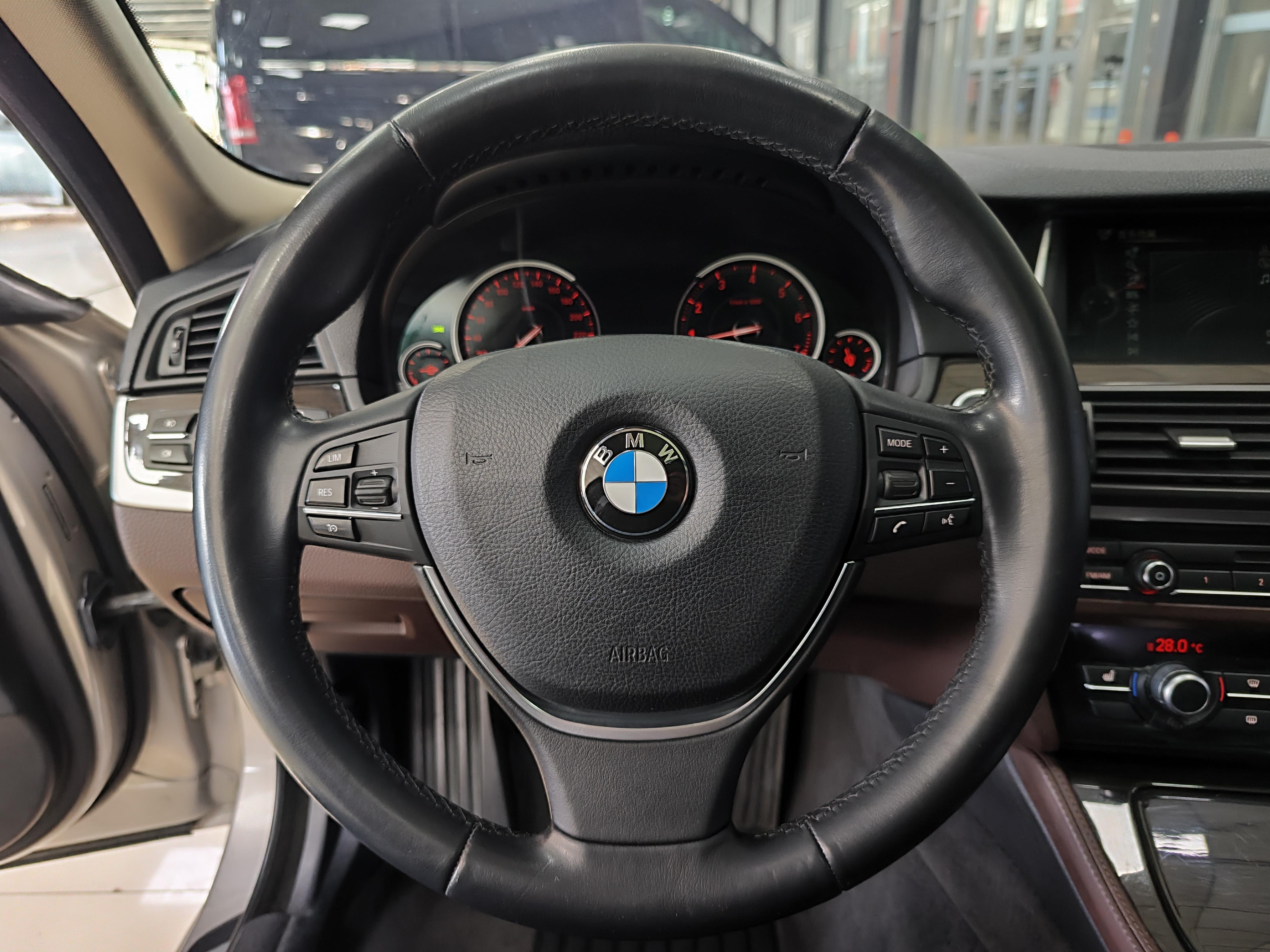 BMW 5 серии 2015 thumb 12