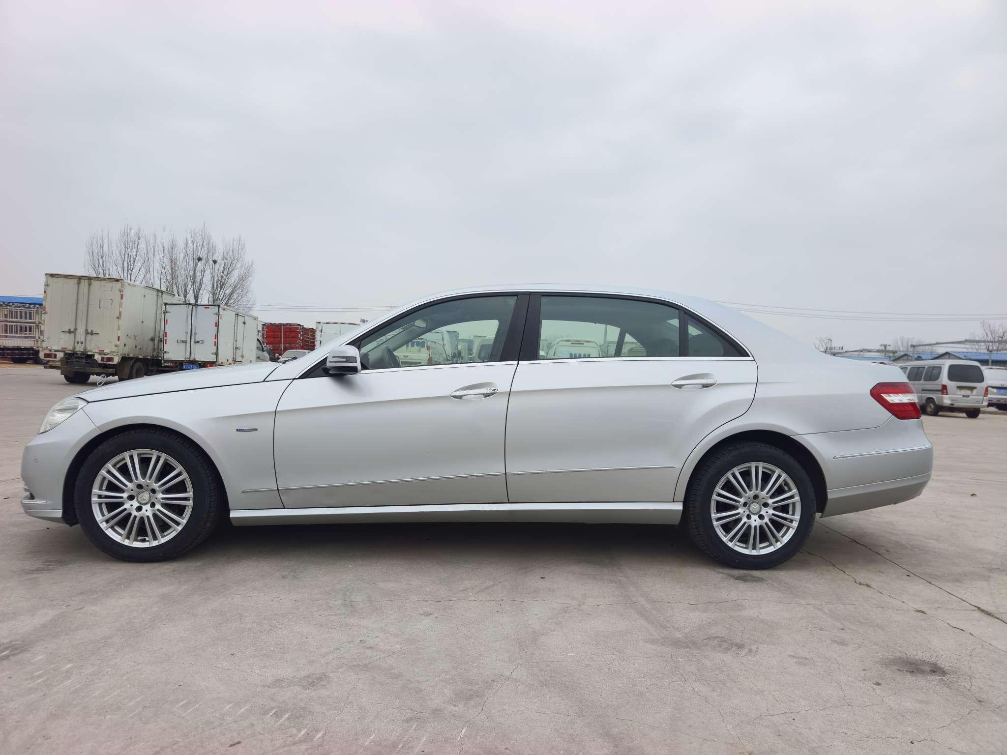 Mercedes-Benz E-Class 2011 thumb 2