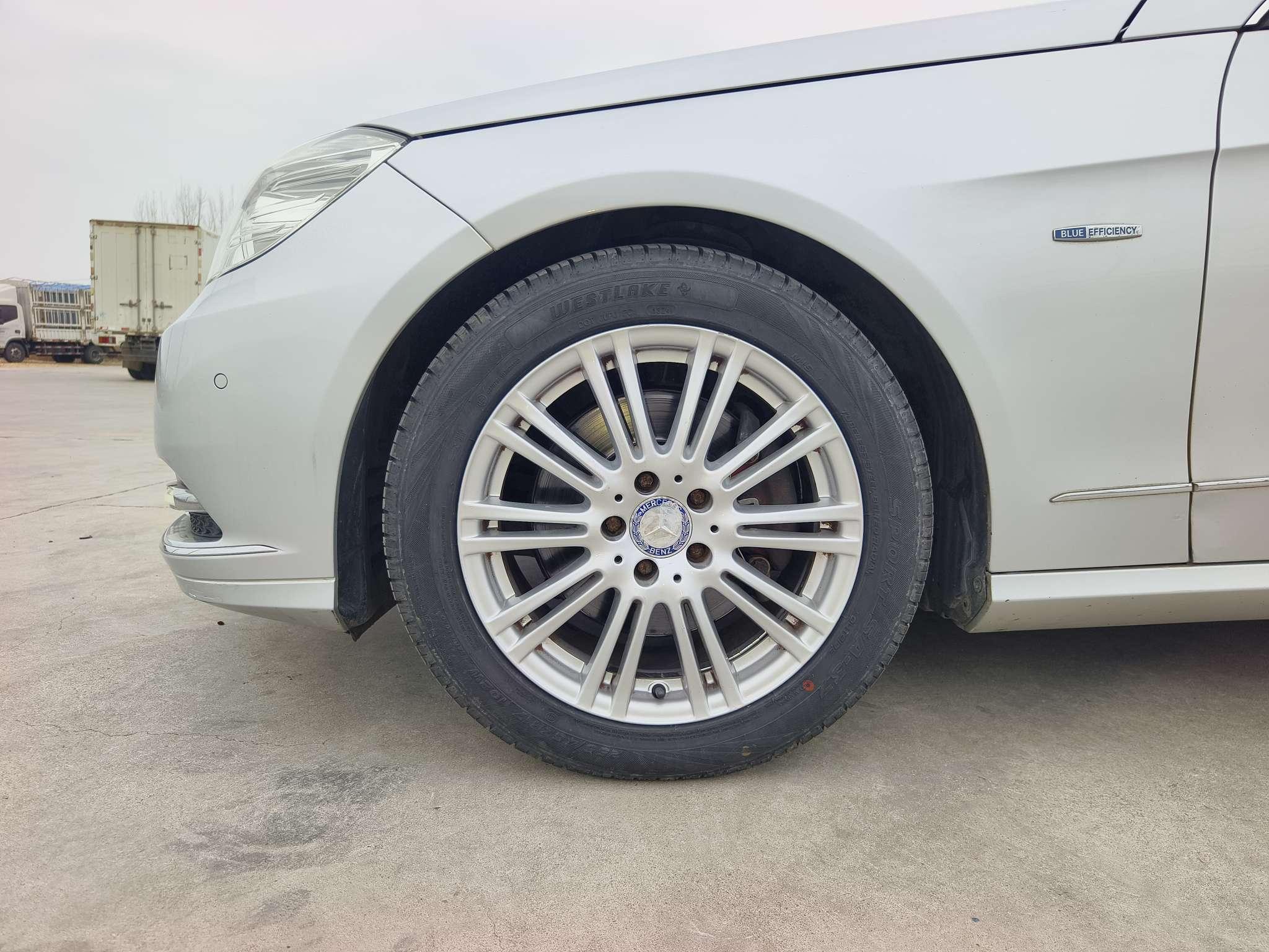 Mercedes-Benz E-Class 2011 thumb 10