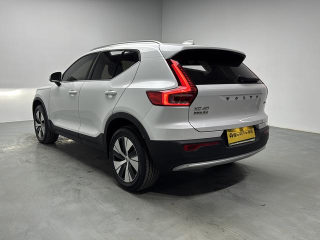 Volvo XC40 2024 thumb 2