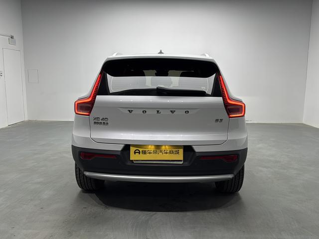 Volvo XC40 2024 thumb 3