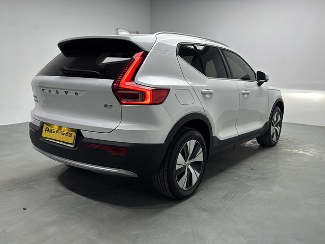 Volvo XC40 2024 thumb 4